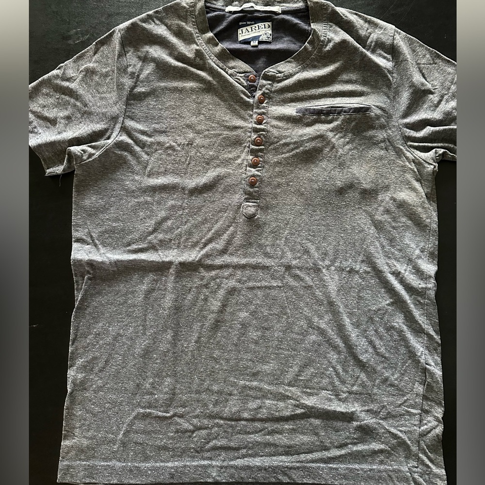 Jared Gray Short-Sleeve Henley with Button Placket
